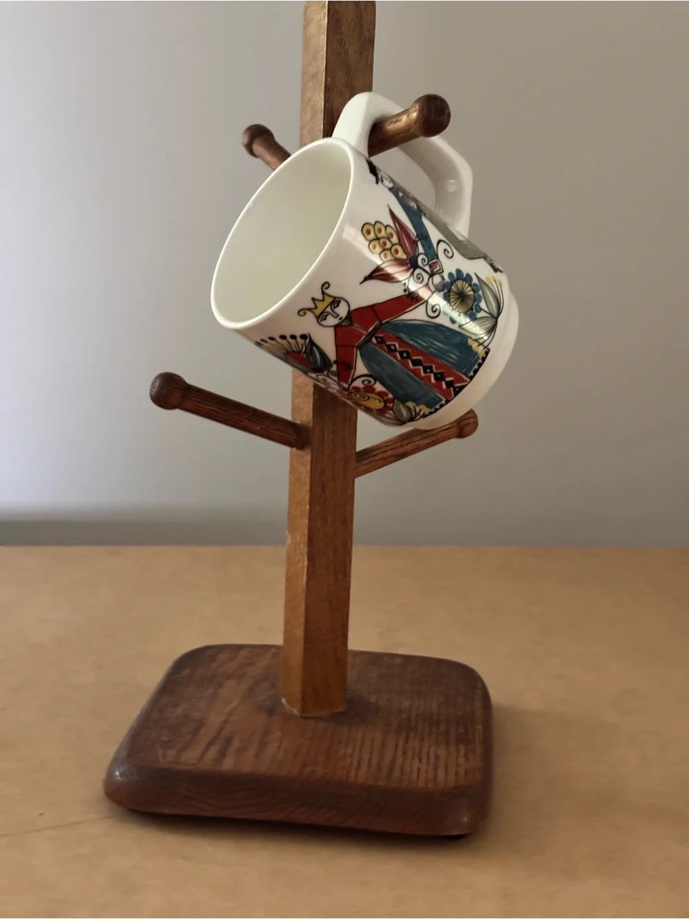 Vintage Wooden Mug Tree Stand in Brown
